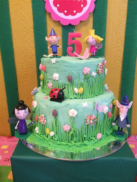 Ben and Holly buttercream cake with figurines | Ben and holly cake, Ben ...