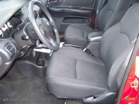 2005 Dodge Neon Interior