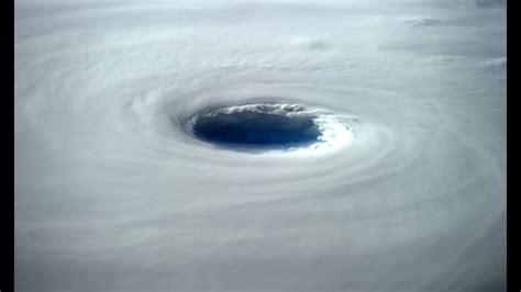 Flying through a Hurricane Eye wall - YouTube