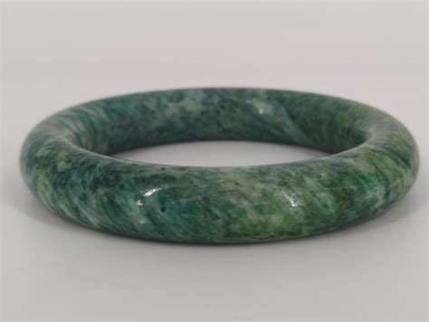 Lot - Jade Bangle