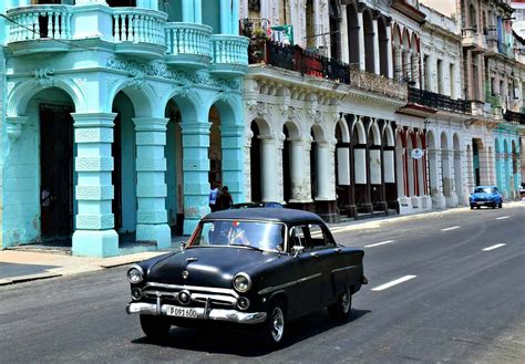 PHOTOS OF THE WEEK: CLASSIC CARS OF CUBA - Travel Bliss Now