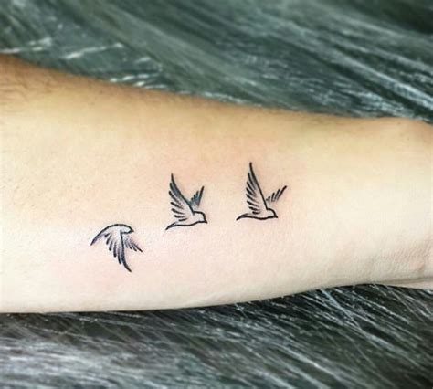 Small Bird Tattoo Wrist - TATTOO ON HAND