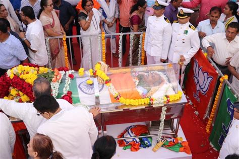 Manohar Parrikar cremated at Miramar, thousands from across Goa bid ...