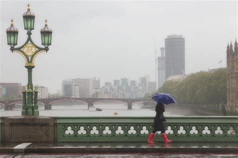 Take Out Photo: Rainy Day in London