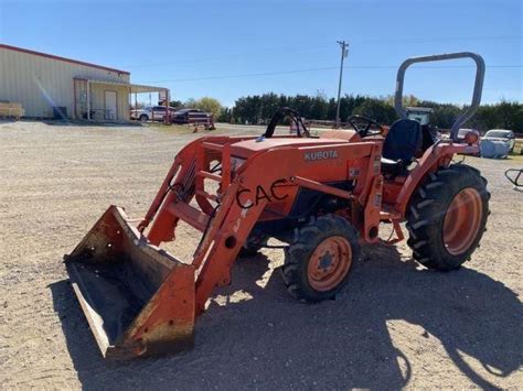 Kubota L3400 w/Kubota LA463 | Live and Online Auctions on HiBid.com