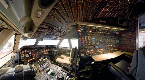 Boeing 747 Cockpit : r/cockpits