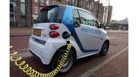 Tata power's EV charging station network exceeds 1000 units across India