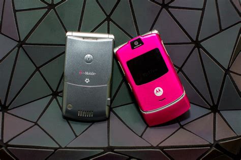 The first Motorola Razr shines just as brightly - CNET