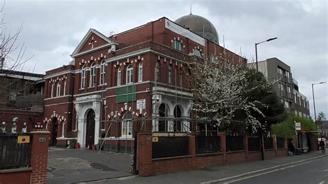 Masjid Ramadan: UK's first Turkish mosque faces closure threat - BBC News