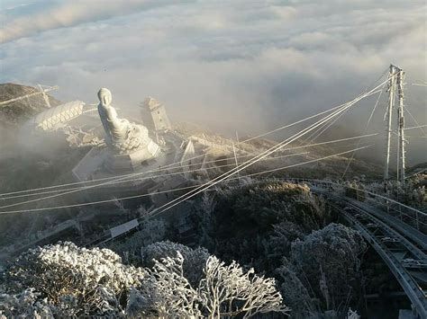 [Photos] Snow Blankets Mount Fansipan During Winter Freeze - Saigoneer