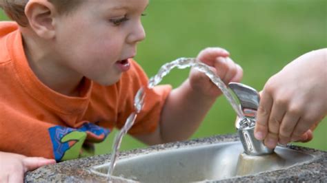 Will COVID-19 kill public drinking fountains? | CBC News