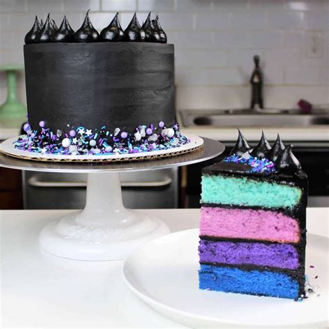 Black Buttercream That Won't Stain Your Teeth - Easy Recipe & Tutorial ...