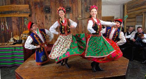 Polish folk dance show in Warsaw | AB Poland Travel