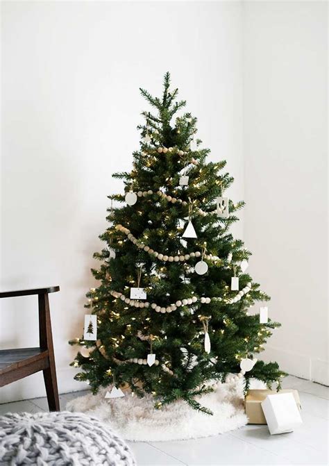 Minimal Christmas Tree - AboutDecorationBlog