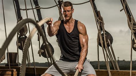 Actor Tom Hopper's "Pirate Program" Keeps The Black Sails Cast Fit ...