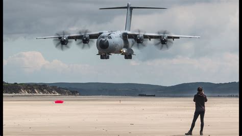 Huge Airbus A400M Atlas makes spectacular beach landing - YouTube