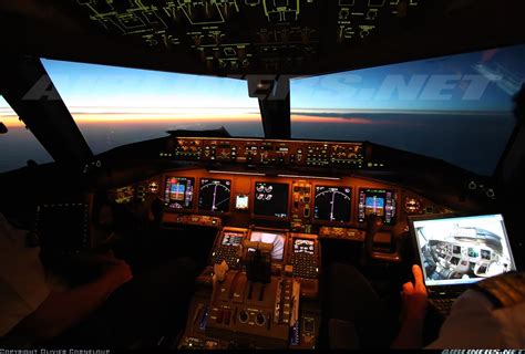 Cockpit night lighting - Boeing 777 Worldliner Professional v1 - X ...