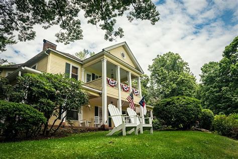 The Yellow House on Plott Creek Road - UPDATED 2021 Prices, Reviews ...