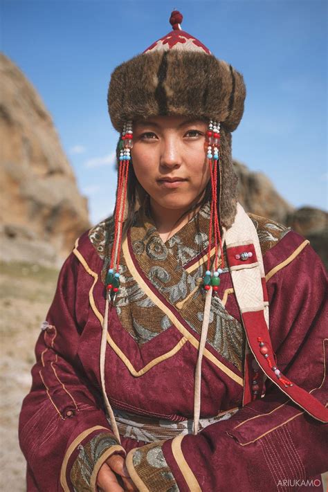 MONGOLIAN GIRL | Mongolian girl, Nomad clothing, Traditional fashion