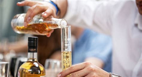 What is blended whisky? A beginner's guide – The Whisky Exchange Whisky ...