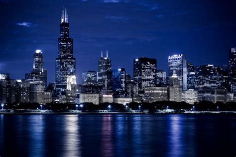 Chicago Skyline At Night | Midwest vacations, Chicago skyline, Chicago ...