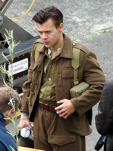 Harry Styles Debuts His New Short Haircut on Set of World War II Battle ...