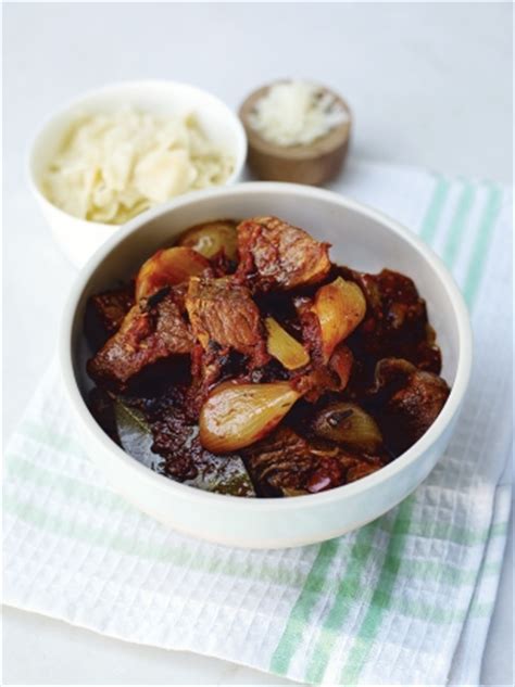 Beef stifado red wine, garlic, spices & herbs | Το καμάρι του Δημοτικού ...