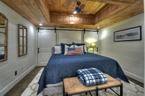 Escape to the Stunning Lakefront Cabin in Blue Ridge, Georgia - defve