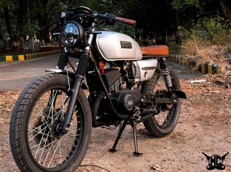 This Restored Yamaha RX 135 Is Bold And Pretty