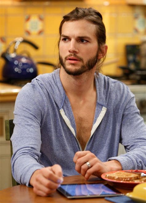 TWO AND A HALF MEN - TV SHOW PHOTO #75 - ASHTON KUTCHER | eBay