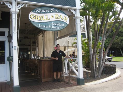 Maui Vacation Guide: History of The Pioneer Inn - Lahaina, Maui