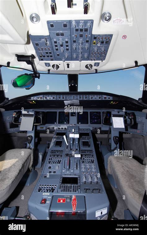 Bombardier Global Express XRS Cockpit Farnborough Air Show 2006 Stock ...