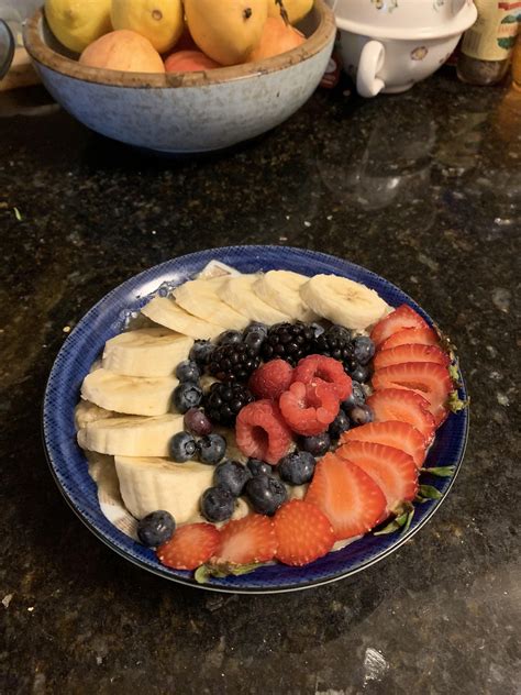 [Homemade] oatmeal with fruits : r/FoodPorn