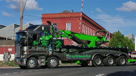 TruckWorks Kenworth K200 Incredible Hulk at Castlemaine | Tow truck ...