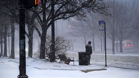 Illinois: Huge snow storm causes 100 vehicle pile-up in US state | US ...