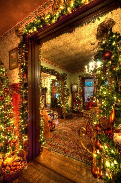 30 Beautiful Victorian Christmas Decorations Ideas - Decoration Love