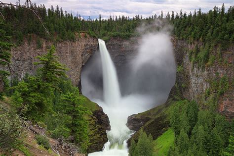 Helmcken Falls in BC, Canada Looks Incredible No Matter What the Season ...