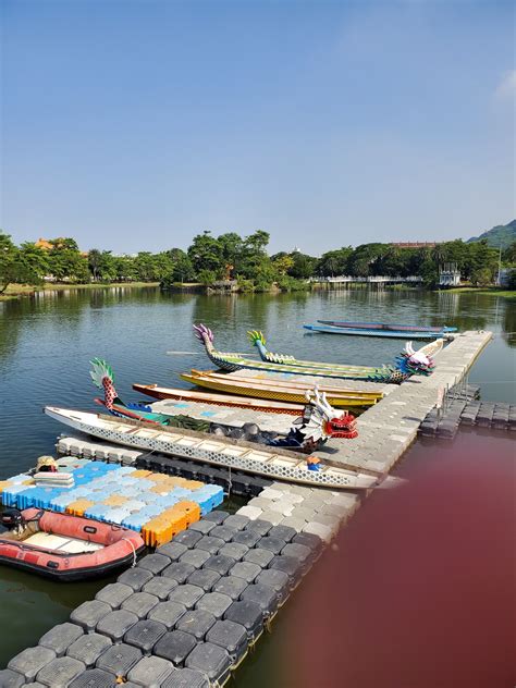 Lotus Lake Kaohsiung (Taiwan)| Self Guided Walking Tour | BUMBLING TOURIST