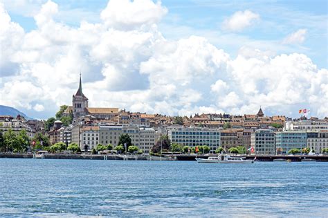 Switzerland-02552 - Geneva on the opposite shore | Geneva old town ...