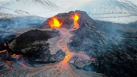 Iceland volcano: Town of Grindavik is sinking further every day as ...