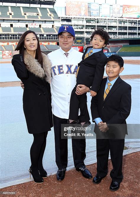 Shin-Soo Choo, center with his wife Won-Mi Ha Choo and children Aiden ...