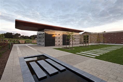 Enfield Mausoleum Extension / Greenway Architects | ArchDaily