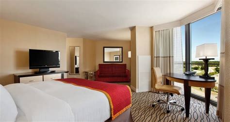 Hilton Rosemont Hotel near Chicago O'Hare Airport