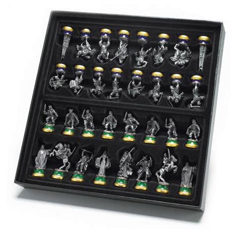 Lord of the Rings Collector’s Chess Set by Noble Collection | eXtravaganzi