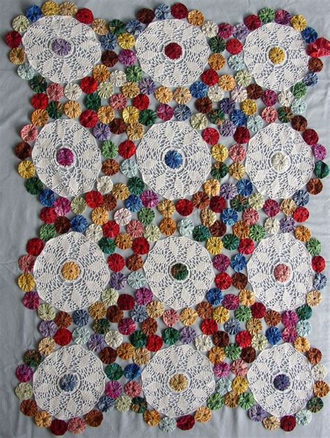 81 best yo-yo quilts images on Pinterest | Yo yo quilt, Craft ideas and ...