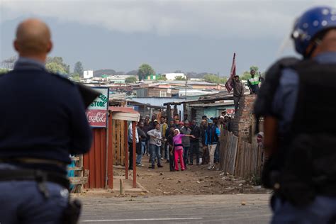 Violent clashes between Mitchells Plain and Siqalo residents | GroundUp