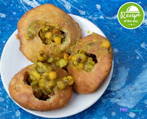 How To Make Khasta Kachori At Home | HerZindagi