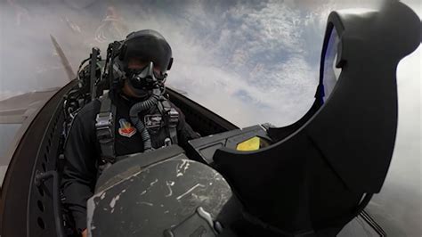 Watch: Step Inside the Cockpit of a Stealth F-22 Raptor - TrendRadars UK