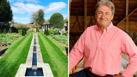 Inside Alan Titchmarsh's own breathtaking garden | HELLO!