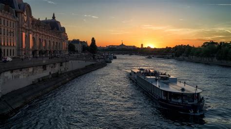 Best Paris Boat Tours & Seine Cruises: How to Book?